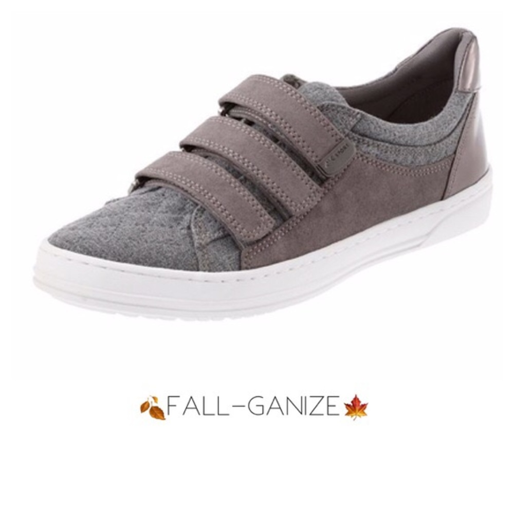 Strap sneaker